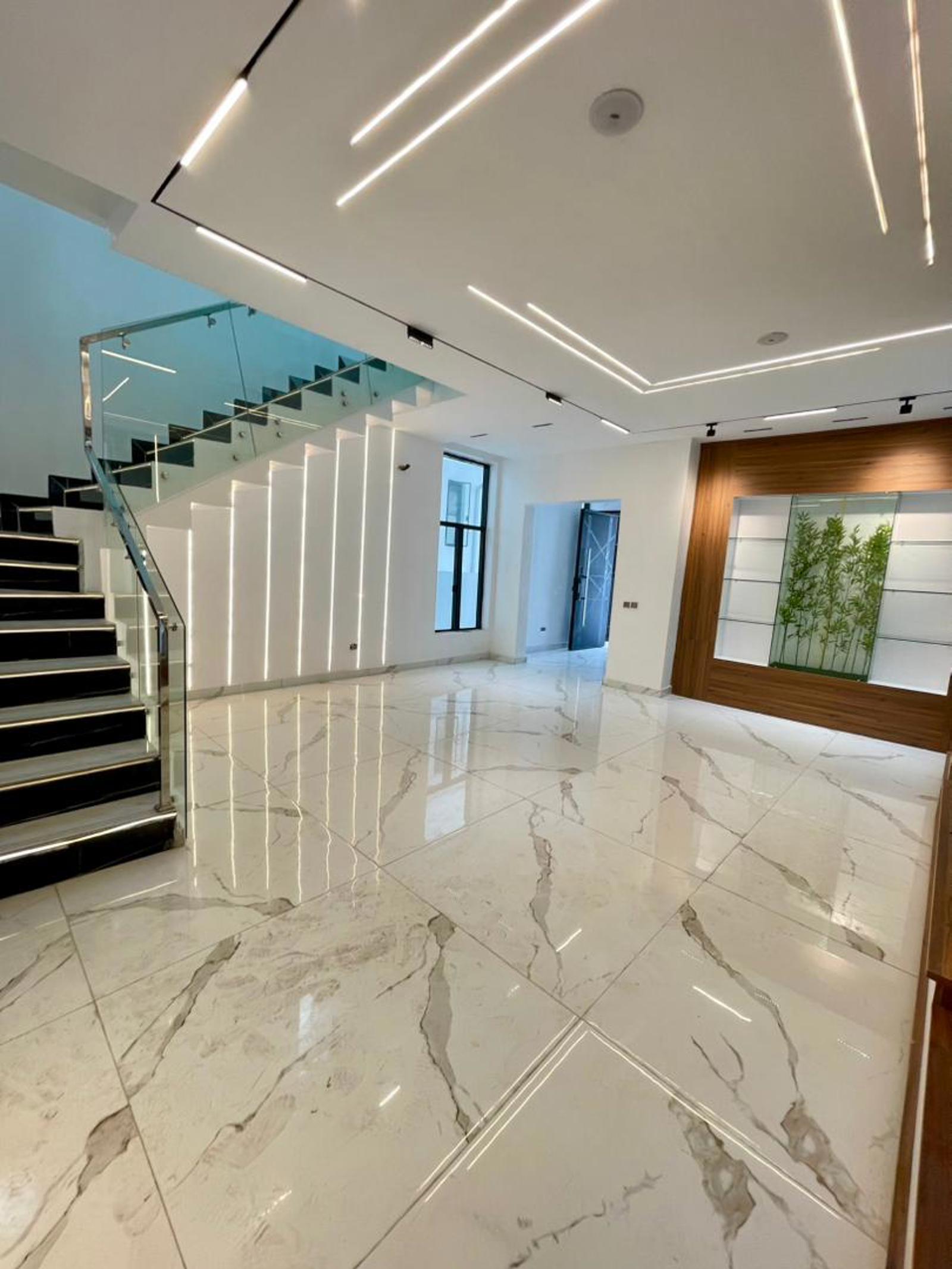 REMARKABLY BUILT LUXURY 5 BED FULLY DETACHED DUPLEX.